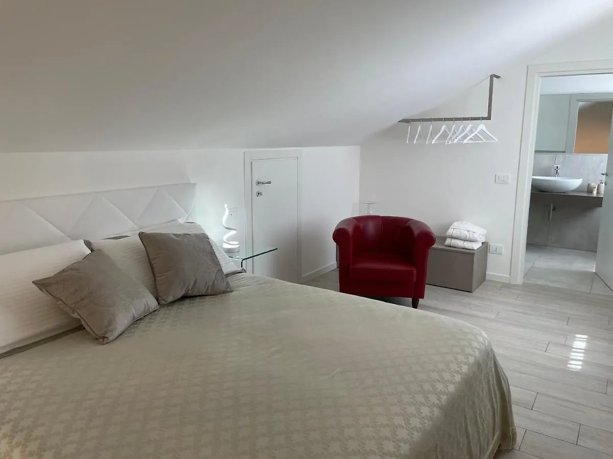 Queen Verona Luxury Apartment Sanificato Ozono 0*,  Italy