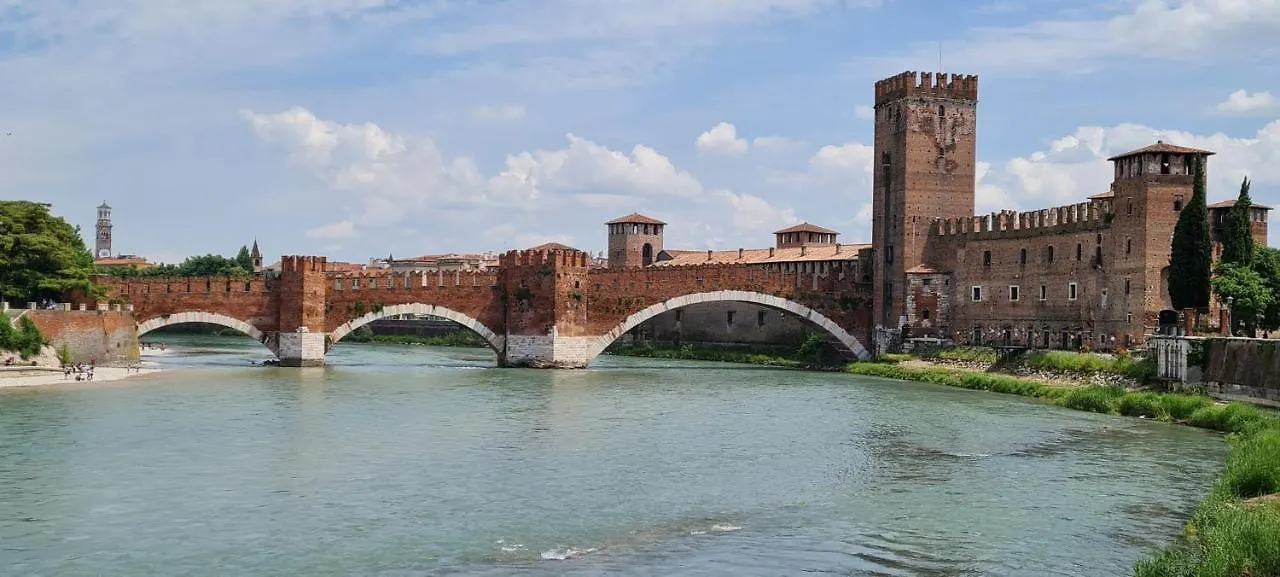 Queen Verona Luxury Apartment Sanificato Ozono Italy