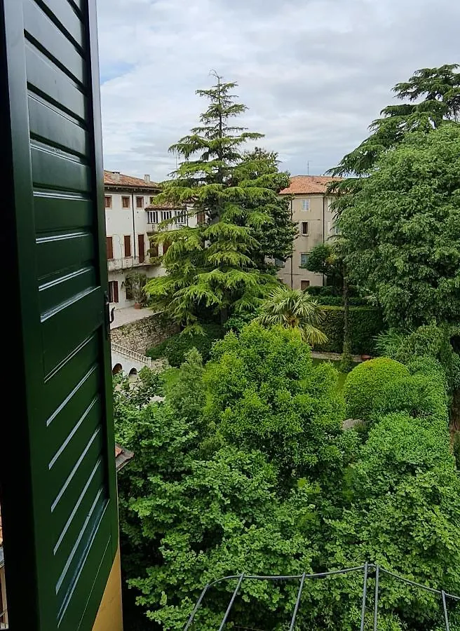 Queen Verona Luxury Apartment Sanificato Ozono 0*,  Italy